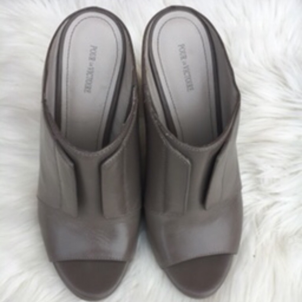Pour La Victoire heels